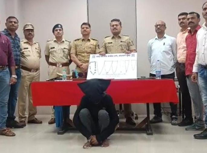 Accused of forced theft arrested, Vasai Railway Police checked 150 CCTVs | जबरी चोरी करणाऱ्या आरोपीला अटक, वसई रेल्वे पोलिसांना तपासले दीडशे सीसीटीव्ही Accused of forced theft arrested, Vasai Railway Police checked 150 CCTVs | जबरी चोरी करणाऱ्या आरोपीला अटक, वसई रेल्वे पोलिसांना तपासले दीडशे सीसीटीव्ही