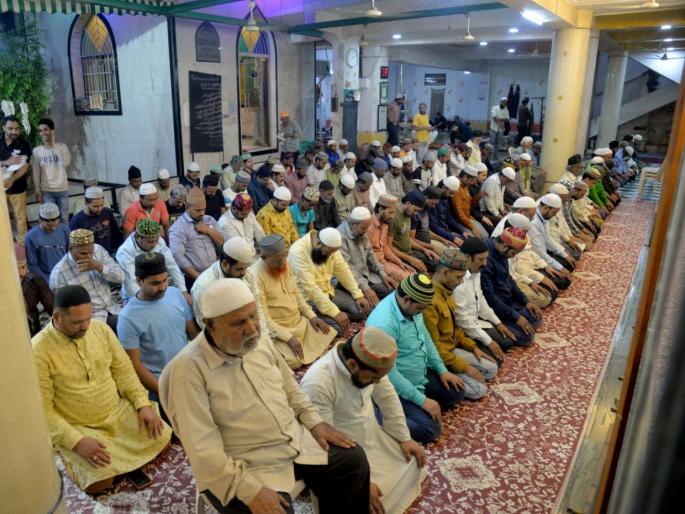 'Alvida-Alvida Mahe Ramzan...' Shab-e-Qadr celebrated with various religious programs in Nashik! | ‘अलविदा-अलविदा माहे रमजान...’ नाशिकमध्ये शब-ए-कद्र विविध धार्मिक कार्यक्रमांनी साजरी 'Alvida-Alvida Mahe Ramzan...' Shab-e-Qadr celebrated with various religious programs in Nashik! | ‘अलविदा-अलविदा माहे रमजान...’ नाशिकमध्ये शब-ए-कद्र विविध धार्मिक कार्यक्रमांनी साजरी