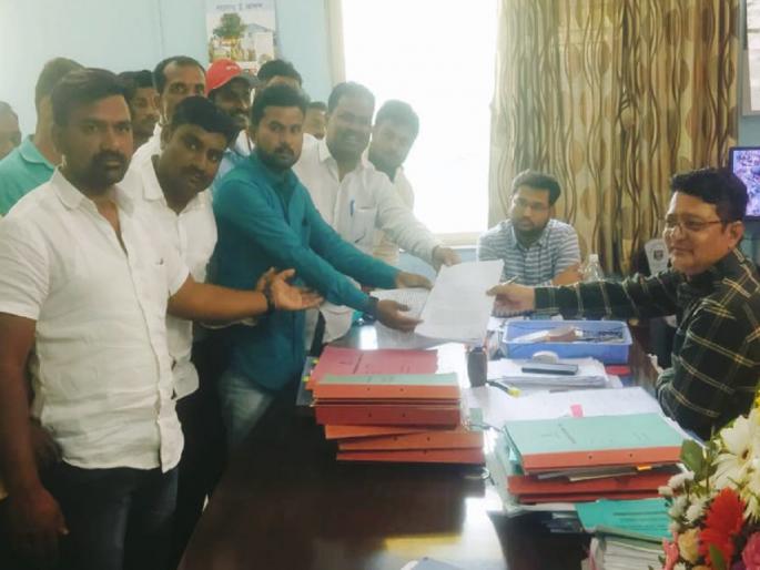 came of age; But did not get the job, immediately recruit Compassion | वय झाले, पण नोकरी मिळाली नाही, तत्काळ अनुकंपा भरती करा