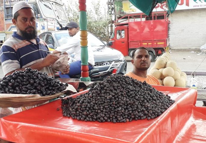 Ranmevya of Konkan made Solapur's mouth juicy! | कोकणच्या राणमेव्यानं केलं सोलापूरकरांचं तोंड रसाळ!