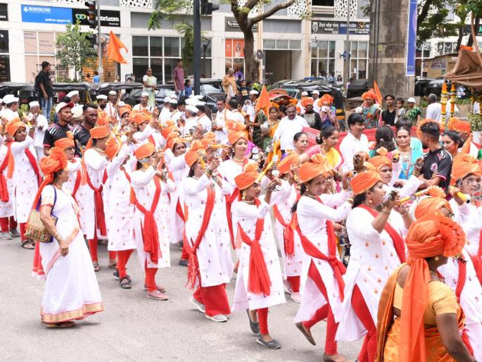 4000 citizens participate in procession in Versova | वर्सोवा येथील शोभायात्रेत ४००० नागरिक सहभागी 4000 citizens participate in procession in Versova | वर्सोवा येथील शोभायात्रेत ४००० नागरिक सहभागी