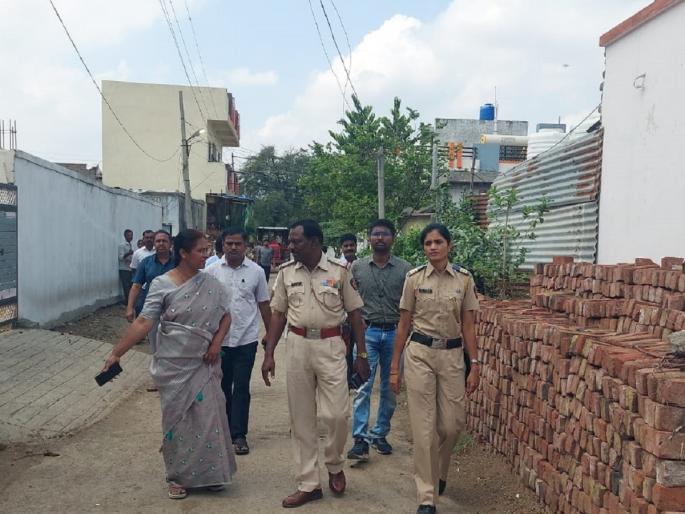 When will child marriage stop? The administration stopped the marriage of two minor girls scheduled in Selu | बालविवाह कधी थांबणार? सेलूत दोन अल्पवयीन मुलींचे विवाह प्रशासनाने रोखले When will child marriage stop? The administration stopped the marriage of two minor girls scheduled in Selu | बालविवाह कधी थांबणार? सेलूत दोन अल्पवयीन मुलींचे विवाह प्रशासनाने रोखले