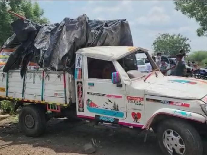 A pickup fell into a well; Eight injured, kopargaon | वऱ्हाड घेऊन जाणारी पिकअप विहिरीत कोसळली; आठ जखमी  A pickup fell into a well; Eight injured, kopargaon | वऱ्हाड घेऊन जाणारी पिकअप विहिरीत कोसळली; आठ जखमी