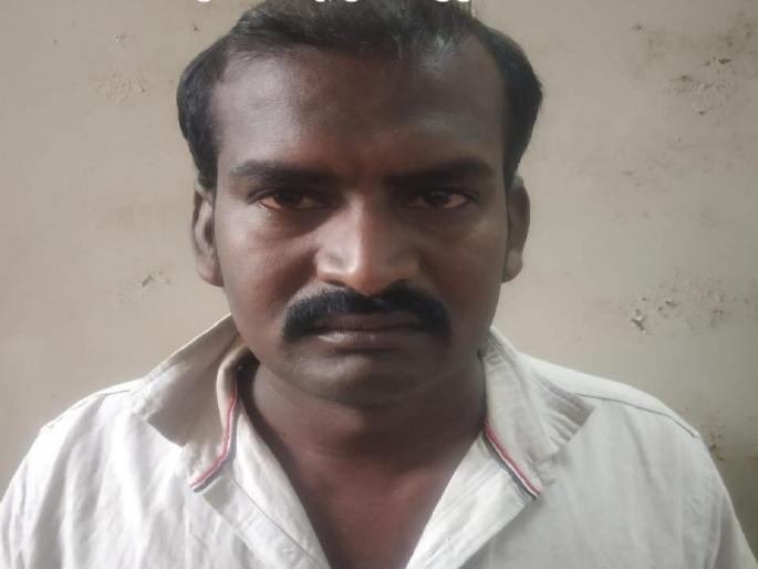 An illegal liquor smuggler who tipped off the police was caught with the goods | पोलिसांना गुंगारा देणारा अवैध दारू तस्कर मुद्देमालासह पकडला An illegal liquor smuggler who tipped off the police was caught with the goods | पोलिसांना गुंगारा देणारा अवैध दारू तस्कर मुद्देमालासह पकडला