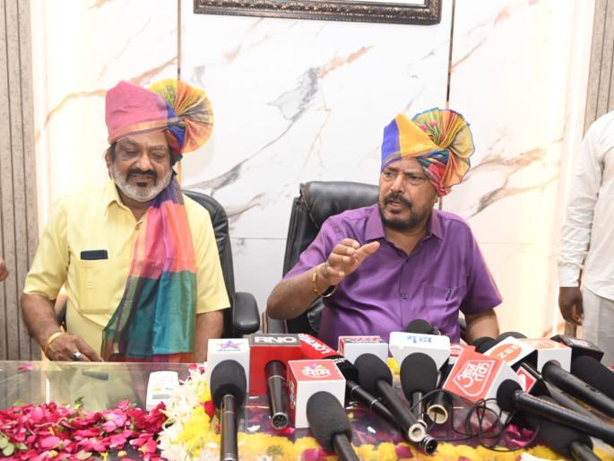 Uddhav Thackeray's statement on Narendra Modi's philanthropic attitude is clearly wrong says Ramdas Athawale | नरेंद्र मोदी वि्ध्वसंक वृत्तीचे हे उद्धव ठाकरे यांचे विधान साफ चुकीचे - रामदास आठवले Uddhav Thackeray's statement on Narendra Modi's philanthropic attitude is clearly wrong says Ramdas Athawale | नरेंद्र मोदी वि्ध्वसंक वृत्तीचे हे उद्धव ठाकरे यांचे विधान साफ चुकीचे - रामदास आठवले