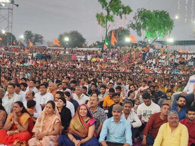 Millions flocked for the story of Bageshwar Maharaj! | बागेश्वर महाराज यांच्या कथेसाठी लाखोचा जनसागर लोटला!