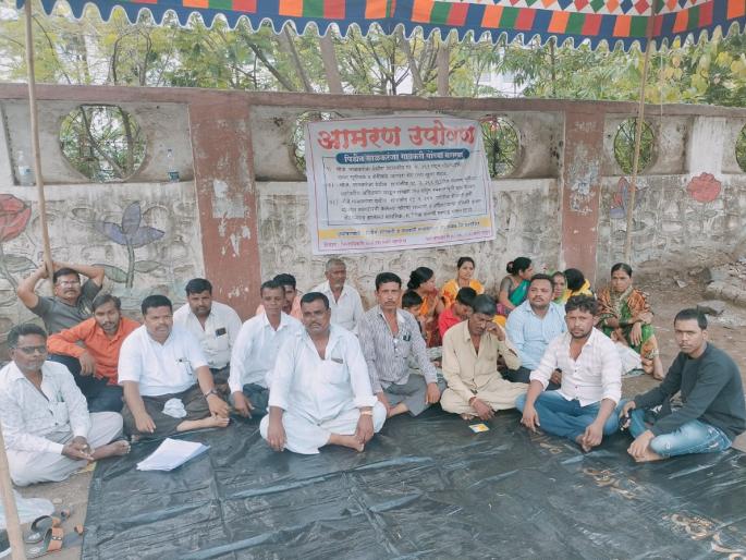 Malkaranja villagers aggressive to open farm road | शेतरस्ता खुला करण्यासाठी माळकरंजा ग्रामस्थ आक्रमक Malkaranja villagers aggressive to open farm road | शेतरस्ता खुला करण्यासाठी माळकरंजा ग्रामस्थ आक्रमक