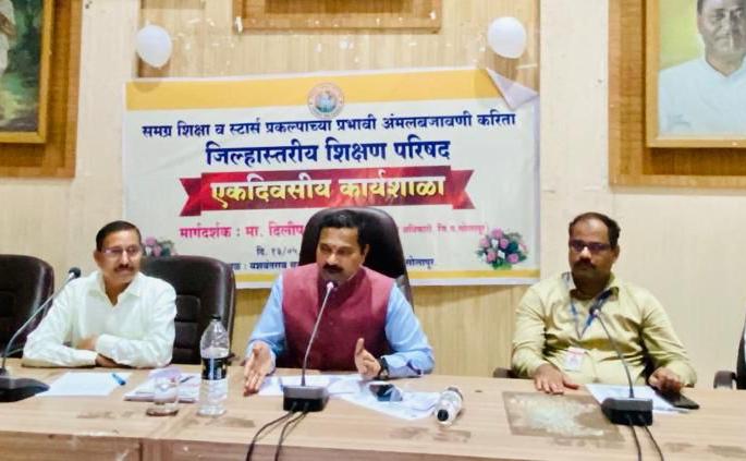 Zilla Parishad to start LKG, UKG schools - CEO Dilip Swamy | जिल्हा परिषद सुरु करणार एलकेजी, युकेजी शाळा - सीईओ दिलीप स्वामी Zilla Parishad to start LKG, UKG schools - CEO Dilip Swamy | जिल्हा परिषद सुरु करणार एलकेजी, युकेजी शाळा - सीईओ दिलीप स्वामी