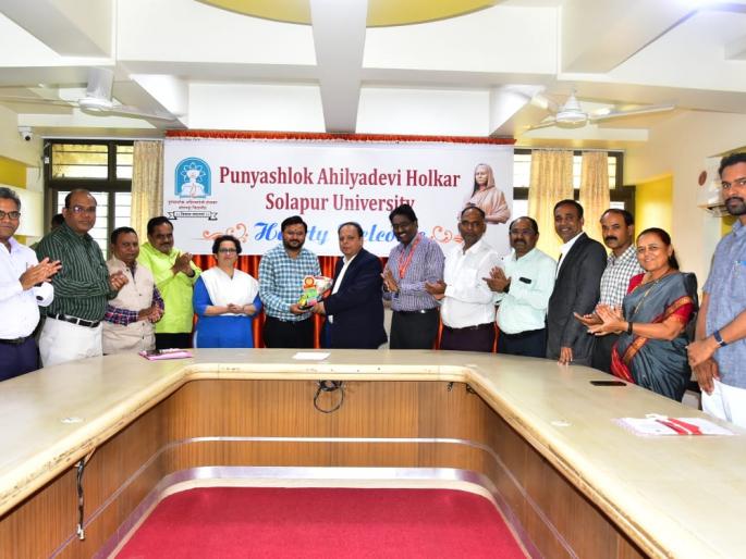 Young researcher Rahul Barhanpure has been offered the post of Adjunct Professor by Solapur University | युवा संशोधक राहुल बऱ्हाणपुरे यांना सोलापूर विद्यापीठाकडून ॲडजंट प्रोफेसर पदाची ऑफर Young researcher Rahul Barhanpure has been offered the post of Adjunct Professor by Solapur University | युवा संशोधक राहुल बऱ्हाणपुरे यांना सोलापूर विद्यापीठाकडून ॲडजंट प्रोफेसर पदाची ऑफर