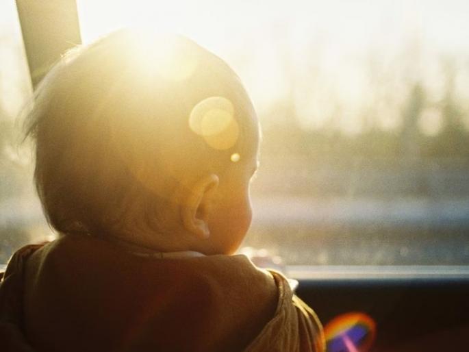 mother forget baby girl in car for 15 hours in scorching hot day returended died arrest | कडक उन्हात 2 वर्षांच्या लेकीला कारमध्येच विसरली आई; 15 तासांनी आठवलं, परत आल्यावर... mother forget baby girl in car for 15 hours in scorching hot day returended died arrest | कडक उन्हात 2 वर्षांच्या लेकीला कारमध्येच विसरली आई; 15 तासांनी आठवलं, परत आल्यावर...