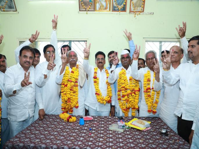 Mahavikas Aghadi shocked in Gangakheda; Sahebrao Bhosale of RSP became the Speaker due to the split of three votes | गंगाखेडात महाविकास आघाडीला धक्का;तीन मते फुटली,सभापदीपदी रासपकडून साहेबराव भोसले Mahavikas Aghadi shocked in Gangakheda; Sahebrao Bhosale of RSP became the Speaker due to the split of three votes | गंगाखेडात महाविकास आघाडीला धक्का;तीन मते फुटली,सभापदीपदी रासपकडून साहेबराव भोसले