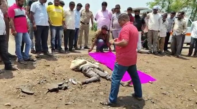 As the father did not give money, the son crushed father under the tractor in miraj | धक्कादायक! वडील पैसे देत नसल्याने मुलाने वृद्ध पित्यास ट्रॅक्टरखाली चिरडून मारले