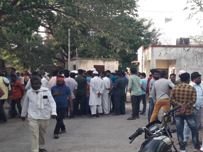 An accident during construction, a Uncle-Nephew was literally burnt to death by touching an electric wire | बांधकाम करताना दुर्घटना, विद्युत तारेला स्पर्श झाल्याने चुलता-पुतण्याचा झाला अक्षरशः कोळसा An accident during construction, a Uncle-Nephew was literally burnt to death by touching an electric wire | बांधकाम करताना दुर्घटना, विद्युत तारेला स्पर्श झाल्याने चुलता-पुतण्याचा झाला अक्षरशः कोळसा