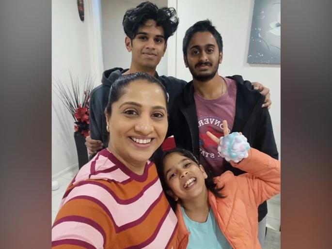marathi actress madhurani gokhale prabhulkar share special for sydney friend | 'स्वरालीला दोन दादा मिळाले'; मधुराणीच्या कुटुंबात झाला नव्या सदस्यांचा समावेश marathi actress madhurani gokhale prabhulkar share special for sydney friend | 'स्वरालीला दोन दादा मिळाले'; मधुराणीच्या कुटुंबात झाला नव्या सदस्यांचा समावेश