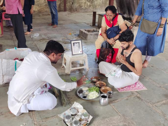 The death anniversary of the dog in Thane | ठाण्यात पार पडलं श्वानाचे वर्षश्राद्ध The death anniversary of the dog in Thane | ठाण्यात पार पडलं श्वानाचे वर्षश्राद्ध