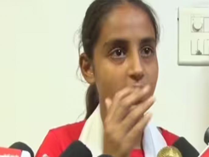 indore collector helped orphan children took responsibility of education also provide monthly expensive | वडिलांचा कोरोनाने मृत्यू, कॅन्सरमुळे आईही गेली; 2 लेकरांना कलेक्टरनी दिला मदतीचा हात indore collector helped orphan children took responsibility of education also provide monthly expensive | वडिलांचा कोरोनाने मृत्यू, कॅन्सरमुळे आईही गेली; 2 लेकरांना कलेक्टरनी दिला मदतीचा हात