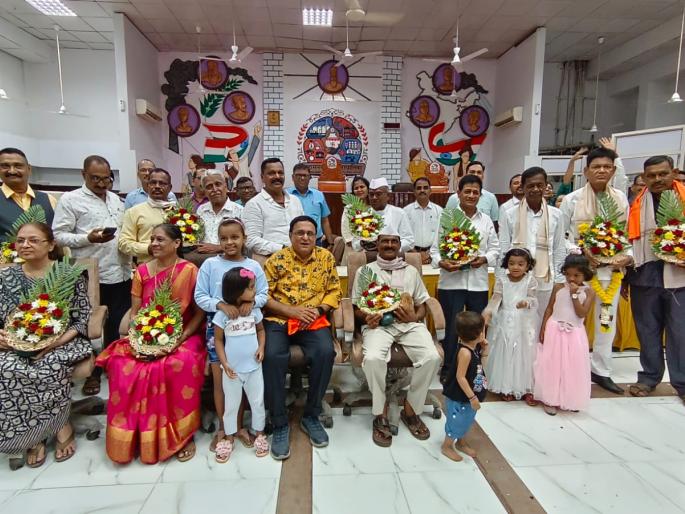 20 employees retired in Ulhasnagar Municipal Corporation | उल्हासनगर महापालिकेत २० कर्मचारी सेवानिवृत्त 20 employees retired in Ulhasnagar Municipal Corporation | उल्हासनगर महापालिकेत २० कर्मचारी सेवानिवृत्त