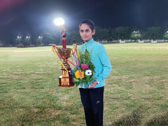 Solapur girls defeated Parbhani's team at the ground in Pune | पुण्यातील मैदानावर सोलापूरच्या मुलींनी परभणींच्या संघाचा केला पराभव Solapur girls defeated Parbhani's team at the ground in Pune | पुण्यातील मैदानावर सोलापूरच्या मुलींनी परभणींच्या संघाचा केला पराभव