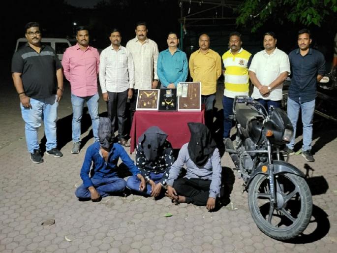 Caught the gang of thieves who are wanted in the state! | राज्यभरात धुमाकूळ घालणाऱ्या दराेडेखाेरांच्या टाेळीला पकडले! Caught the gang of thieves who are wanted in the state! | राज्यभरात धुमाकूळ घालणाऱ्या दराेडेखाेरांच्या टाेळीला पकडले!