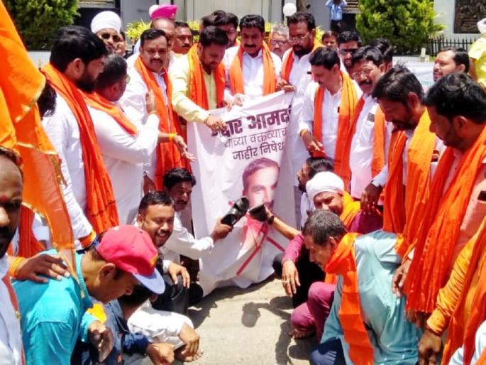 The Thackeray group woke up after eight days; Jodo maro agitation against MLA Santosh Bangar's photo | ठाकरे गटाला आठ दिवसानंतर आली जाग; आमदार संतोष बांगरच्या फोटोला जोडे मारो The Thackeray group woke up after eight days; Jodo maro agitation against MLA Santosh Bangar's photo | ठाकरे गटाला आठ दिवसानंतर आली जाग; आमदार संतोष बांगरच्या फोटोला जोडे मारो
