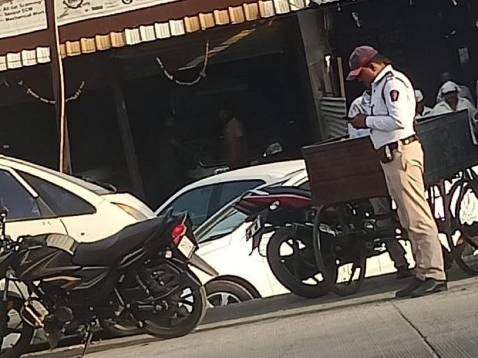 Garage business starts on Ratnagiri-Nagpur National Highway; Cases against 519 people! | रत्नागिरी-नागपूर राष्ट्रीय महामार्गावरच थाटला गॅरेजचा धंदा; ५१९ जणांवर खटले! Garage business starts on Ratnagiri-Nagpur National Highway; Cases against 519 people! | रत्नागिरी-नागपूर राष्ट्रीय महामार्गावरच थाटला गॅरेजचा धंदा; ५१९ जणांवर खटले!