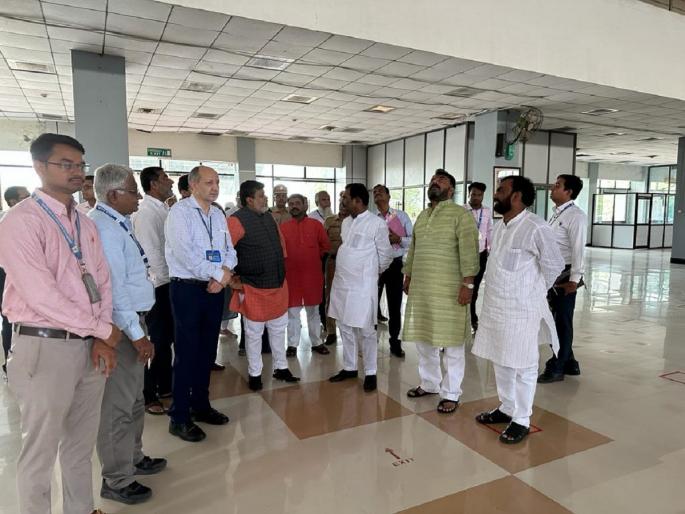 Industries Minister Uday Samant's displeasure over inconvenience at Nanded airport; Decision will be taken regarding Reliance Company... | नांदेड विमानतळावरील असुविधेवर उद्योगमंत्र्यांची नाराजी; रिलायन्स कंपनीबाबत निर्णय घेणार... Industries Minister Uday Samant's displeasure over inconvenience at Nanded airport; Decision will be taken regarding Reliance Company... | नांदेड विमानतळावरील असुविधेवर उद्योगमंत्र्यांची नाराजी; रिलायन्स कंपनीबाबत निर्णय घेणार...