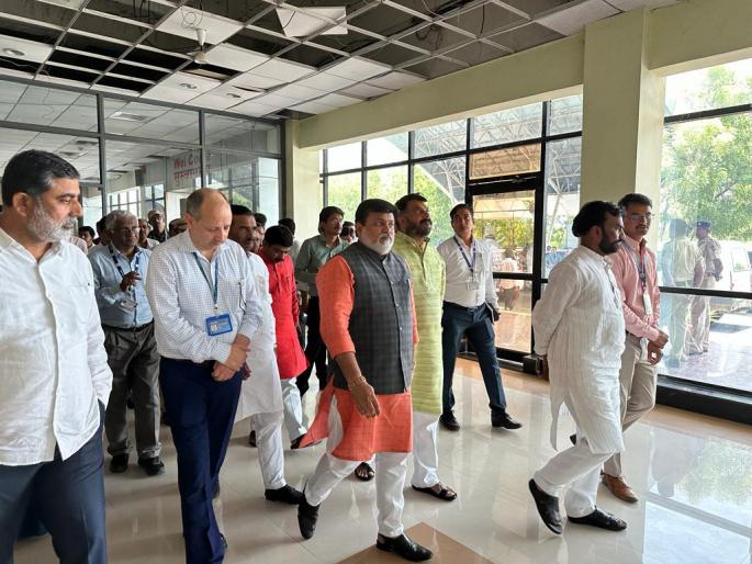Due to Amit Shah's visit, the disruption at Nanded airport will be removed; Industries Minister Uday Samant inspections | अमित शाहंच्या दौऱ्यामुळे नांदेड विमानतळावरील विघ्न हटणार; उद्योगमंत्र्यांनी घेतला पुढाकार Due to Amit Shah's visit, the disruption at Nanded airport will be removed; Industries Minister Uday Samant inspections | अमित शाहंच्या दौऱ्यामुळे नांदेड विमानतळावरील विघ्न हटणार; उद्योगमंत्र्यांनी घेतला पुढाकार
