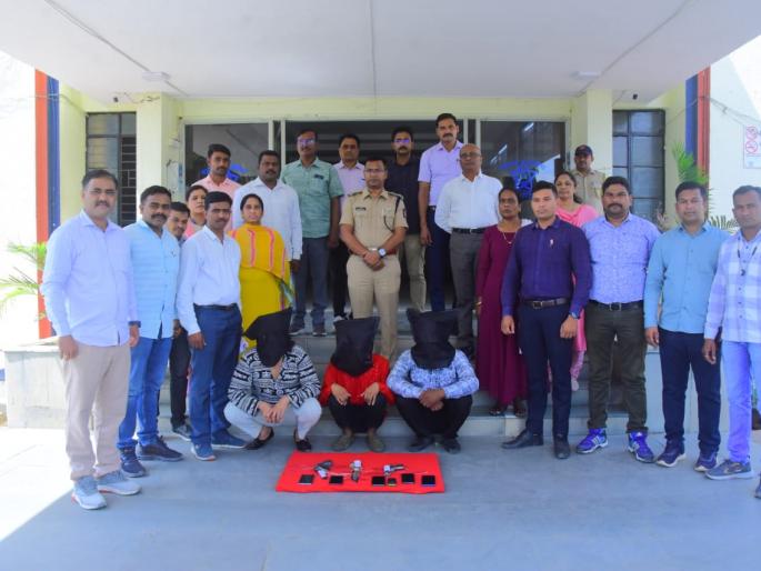 Dagger recovered along with two firearms in Washima; Three arrested! | वाशिमात दोन अग्निशस्त्रांसह खंजीर जप्त; तिघांना अटक! Dagger recovered along with two firearms in Washima; Three arrested! | वाशिमात दोन अग्निशस्त्रांसह खंजीर जप्त; तिघांना अटक!