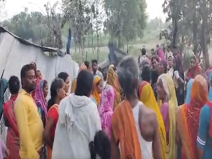 uttar pradesh 6 including children died due to fire in kushinagar mourning spread in the village | हृदयद्रावक! झोपेतच काळाने घातली झ़डप; आईसह 5 मुलांचा घराला लागलेल्या आगीत होरपळून मृत्यू uttar pradesh 6 including children died due to fire in kushinagar mourning spread in the village | हृदयद्रावक! झोपेतच काळाने घातली झ़डप; आईसह 5 मुलांचा घराला लागलेल्या आगीत होरपळून मृत्यू