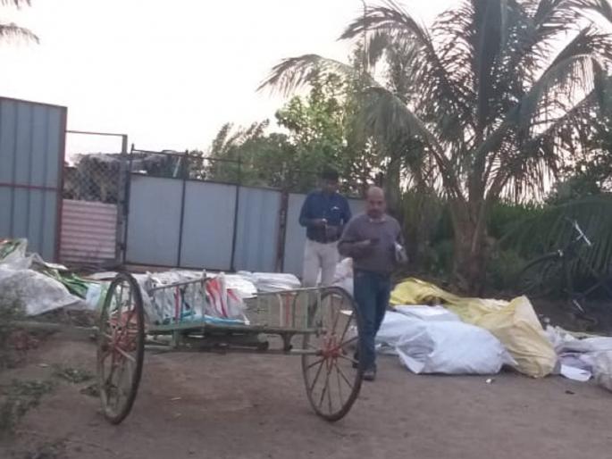 The bogus fertilizer business started from the Tirthpuri godown, a large stock of bags was seized. | तीर्थपुरीच्या गोदामातूनच सुरु होता बोगस खत विक्रीचा गोरखा धंदा, हजारो बॅगांचा साठा जप्त The bogus fertilizer business started from the Tirthpuri godown, a large stock of bags was seized. | तीर्थपुरीच्या गोदामातूनच सुरु होता बोगस खत विक्रीचा गोरखा धंदा, हजारो बॅगांचा साठा जप्त