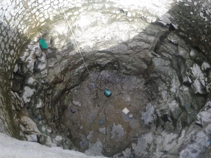 There is a lot of struggle for water, water shortage in Mehkar buldhana | हंडाभर पाण्यासाठी केवढा हा आटापीटा, मेहकर तालुक्यात पाणी टंचाईच्या झळा There is a lot of struggle for water, water shortage in Mehkar buldhana | हंडाभर पाण्यासाठी केवढा हा आटापीटा, मेहकर तालुक्यात पाणी टंचाईच्या झळा