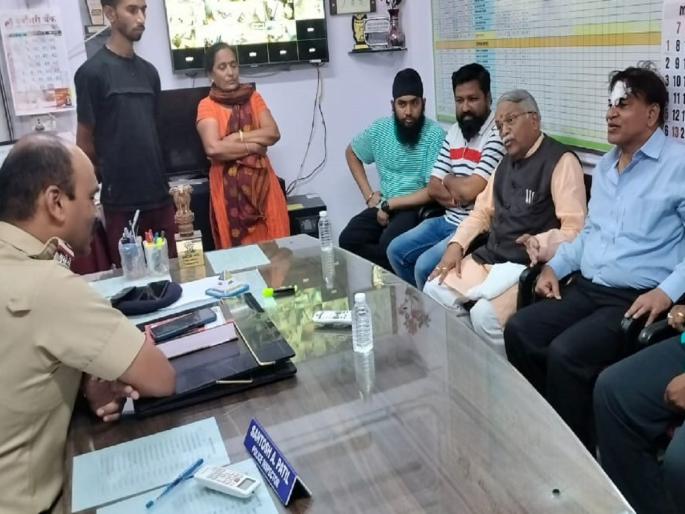 On the eve of voting, ST. Employees beat the doctor in Chhatrapati Sambhajinagar | मतदानाच्या पूर्वसंध्येला दारू पिऊन एस.टी. कर्मचाऱ्यांची डॉक्टरला मारहाण On the eve of voting, ST. Employees beat the doctor in Chhatrapati Sambhajinagar | मतदानाच्या पूर्वसंध्येला दारू पिऊन एस.टी. कर्मचाऱ्यांची डॉक्टरला मारहाण
