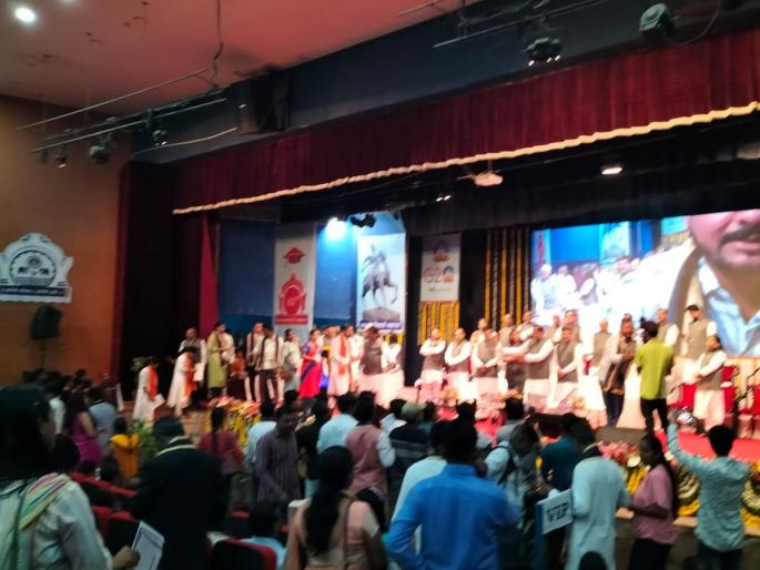 Uproar in Dr.BAMU convocation, convocation had to be held twice | विद्यार्थ्यांच्या गदारोळानंतर पुन्हा घ्यावा लागला विद्यापीठाचा दीक्षांत समारंभ Uproar in Dr.BAMU convocation, convocation had to be held twice | विद्यार्थ्यांच्या गदारोळानंतर पुन्हा घ्यावा लागला विद्यापीठाचा दीक्षांत समारंभ