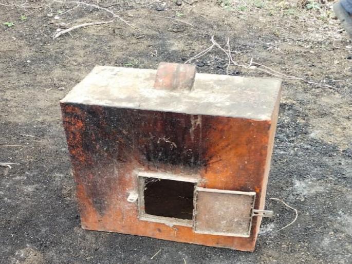 At Hali in Udgir taluka, the temple's donation box was broken | उदगीर तालुक्यातील हाळी येथे मंदिरातील दान पेटी फोडली At Hali in Udgir taluka, the temple's donation box was broken | उदगीर तालुक्यातील हाळी येथे मंदिरातील दान पेटी फोडली