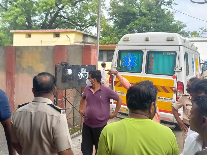 Bodies of 25 people from Buldhana bus accident admitted to District General Hospital | बुलढाणा बस अपघातातील २५ जणांचे मृतदेह जिल्हा सामान्य रुग्णालयात दाखल Bodies of 25 people from Buldhana bus accident admitted to District General Hospital | बुलढाणा बस अपघातातील २५ जणांचे मृतदेह जिल्हा सामान्य रुग्णालयात दाखल