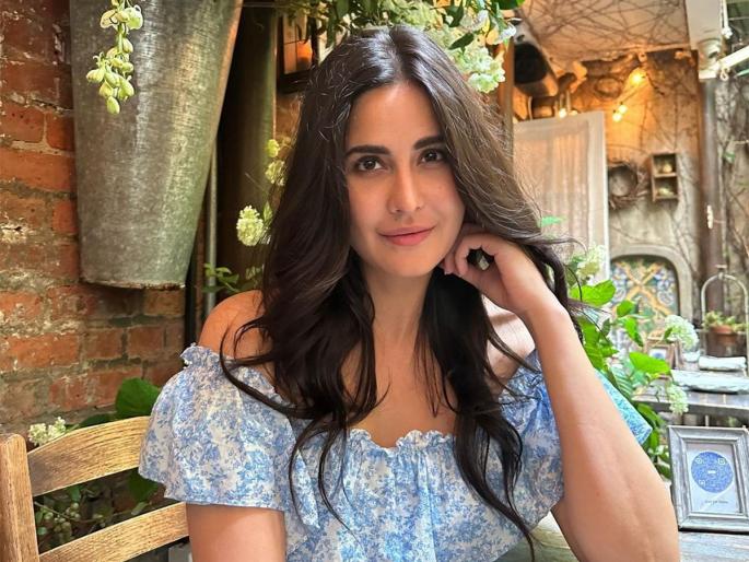 When katrina kaif was dropped from the debut film after two days of shooting | पहिल्याच चित्रपटातून दाखवण्यात आला बाहेरचा रस्ता, कतरिनाच्या बुडत्या करिअरला असा मिळाला आधार When katrina kaif was dropped from the debut film after two days of shooting | पहिल्याच चित्रपटातून दाखवण्यात आला बाहेरचा रस्ता, कतरिनाच्या बुडत्या करिअरला असा मिळाला आधार