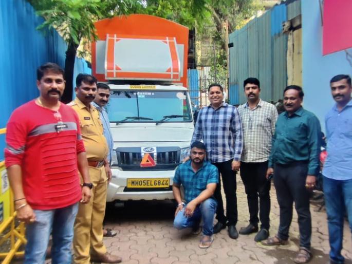 Market police arrested one while rescuing eight animals in Kalyan | कल्याणमध्ये आठ जनावरांची सुटका करीत बाजारपेठ पोलिसांनी एकाला केली अटक Market police arrested one while rescuing eight animals in Kalyan | कल्याणमध्ये आठ जनावरांची सुटका करीत बाजारपेठ पोलिसांनी एकाला केली अटक