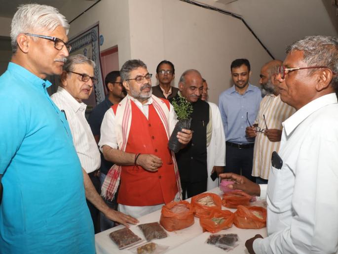 Need to promote country's medical system: Chancellor Prof. Shukl | देशज चिकित्सा पद्धतीला चालना देण्याची गरज : कुलगुरु प्रो. शुक्ल Need to promote country's medical system: Chancellor Prof. Shukl | देशज चिकित्सा पद्धतीला चालना देण्याची गरज : कुलगुरु प्रो. शुक्ल