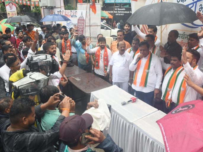 Launch of BJP Yuva Morcha's 'Ek Sahi Bhavishi Pai' campaign in Mumbail | भाजपा युवा मोर्चाच्या 'एक सही भविष्यासाठी' अभियानाला सुरुवात Launch of BJP Yuva Morcha's 'Ek Sahi Bhavishi Pai' campaign in Mumbail | भाजपा युवा मोर्चाच्या 'एक सही भविष्यासाठी' अभियानाला सुरुवात