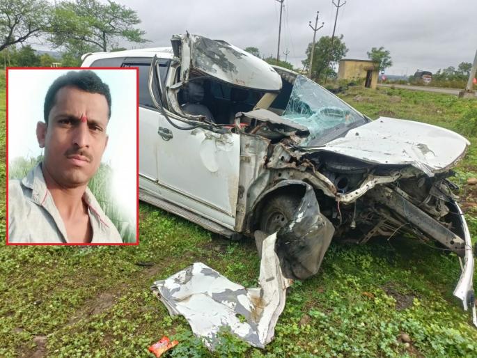 A speeding car rammed into Sameer's vehicle, the driver died on the spot | भरधाव कार समाेरच्या वाहनावर आदळली, चालकाचा जागीच मृत्यू A speeding car rammed into Sameer's vehicle, the driver died on the spot | भरधाव कार समाेरच्या वाहनावर आदळली, चालकाचा जागीच मृत्यू