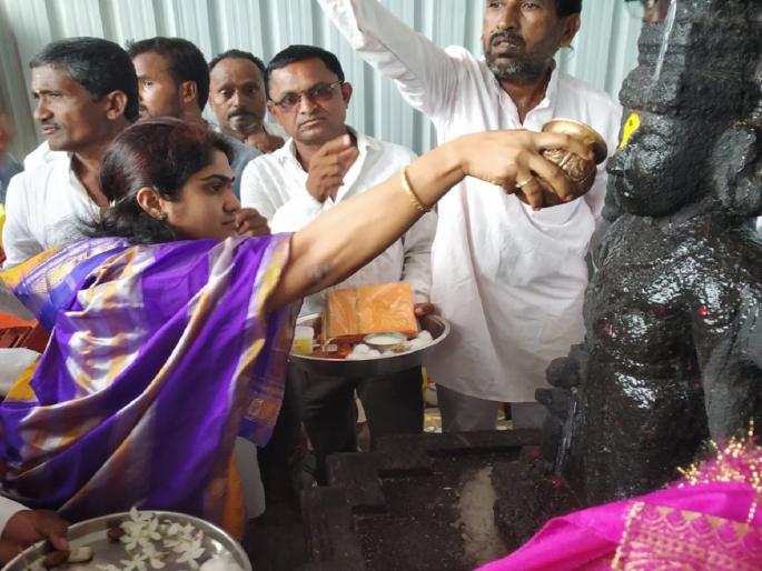 Devotees throng to see Lord Purushottama on the occasion of Adhik Mass | अधिक मासानिमित्त भगवान पुरुषोत्तमाच्या दर्शनाला भाविकांची गर्दी