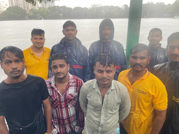 TDRF personnel of Thane saved the lives of two drowning people | ठाण्याच्या टीडीआरएफच्या जवानांनी वाचविले बुडणाऱ्या दोघांचे प्राण TDRF personnel of Thane saved the lives of two drowning people | ठाण्याच्या टीडीआरएफच्या जवानांनी वाचविले बुडणाऱ्या दोघांचे प्राण