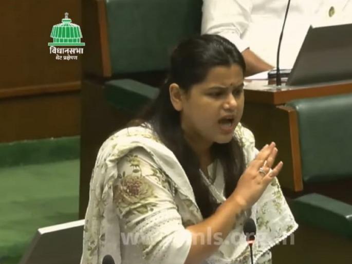MLA Namitha Mundada's demand for creation of Ambajogai district through attention in the assembly | बीडमधून अंबाजोगाई जिल्हा निर्माण करा; भाजपा आमदार नमिता मुंदडांची विधानसभेत लक्षवेधी