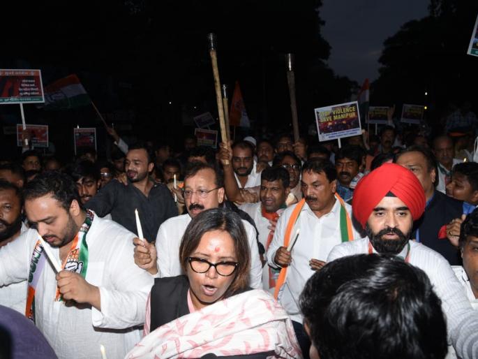 Congress candle march in Mumbai to protest Manipur incident | मणिपूर घटनेच्या निषेधार्थ मुंबईत काँग्रेसचा कँडल मार्च, पोलिसांनी कार्यकर्त्यांना घेतले ताब्यात Congress candle march in Mumbai to protest Manipur incident | मणिपूर घटनेच्या निषेधार्थ मुंबईत काँग्रेसचा कँडल मार्च, पोलिसांनी कार्यकर्त्यांना घेतले ताब्यात