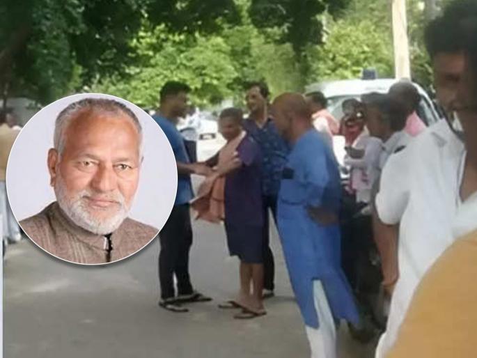 former bjp district president mahesh baghel resurrected after being declared dead | चमत्कार! मृत्यूनंतर अर्ध्या तासाने जिवंत झाले भाजपाचे माजी जिल्हाध्यक्ष; नेमकं काय घडलं? former bjp district president mahesh baghel resurrected after being declared dead | चमत्कार! मृत्यूनंतर अर्ध्या तासाने जिवंत झाले भाजपाचे माजी जिल्हाध्यक्ष; नेमकं काय घडलं?