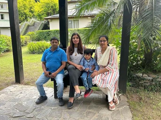 bageshwar dm ias anuradha pal upsc 62 rank his father was milk seller | करून दाखवलं! वडिलांनी दूध विकून शिकवलं, लेकीने कष्टाचं सोनं केलं; झाली IAS अधिकारी bageshwar dm ias anuradha pal upsc 62 rank his father was milk seller | करून दाखवलं! वडिलांनी दूध विकून शिकवलं, लेकीने कष्टाचं सोनं केलं; झाली IAS अधिकारी