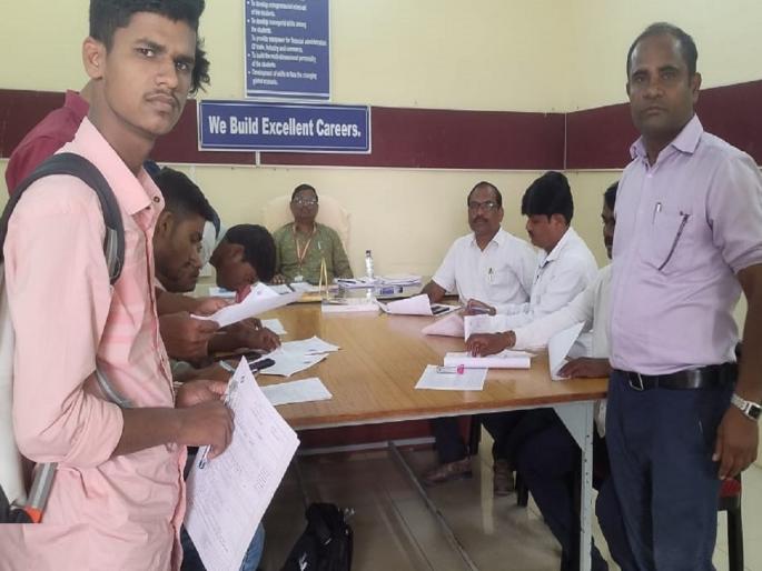 Dharashiv's team is in Latur for search of new voters | नव मतदारांच्या शोधात धाराशिवचे पथक लातुरात Dharashiv's team is in Latur for search of new voters | नव मतदारांच्या शोधात धाराशिवचे पथक लातुरात