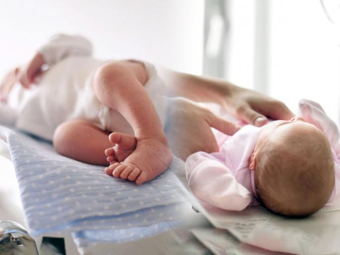 Low Birth Weight Baby Risks Types, and Causes : Low Birthweight in Newborns | जन्मत:च खूप कमी वजन असलेल्या बाळांचे वजन कसे वाढवता येते? काय काळजी घ्यायची?