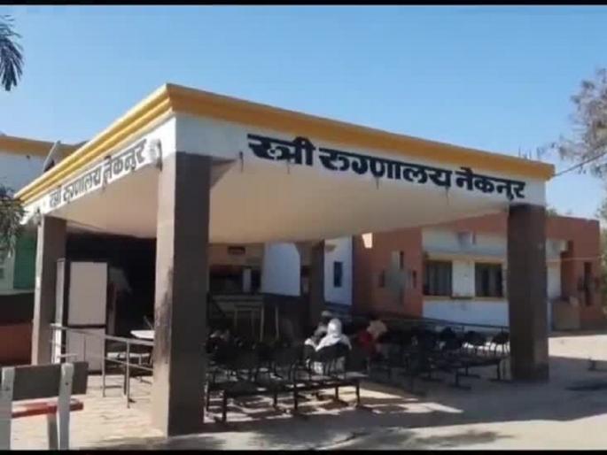 Baby died due to absence of gynecologist during delivery, hospital vandalized by relatives | प्रसुतीवेळी स्त्री रोगतज्ज्ञ नसल्याने बाळ दगावले, नातेवाईकांकडून रूग्णालयाची तोडफोड Baby died due to absence of gynecologist during delivery, hospital vandalized by relatives | प्रसुतीवेळी स्त्री रोगतज्ज्ञ नसल्याने बाळ दगावले, नातेवाईकांकडून रूग्णालयाची तोडफोड