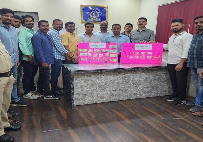 The police of unit three of the crime branch succeeded in solving the crime of house burglary worth lakhs! | लाखोंच्या घरफोडीच्या गुन्ह्याची उकल करण्यात गुन्हे शाखेच्या युनिट तीनच्या पोलिसांना मिळाले यश!